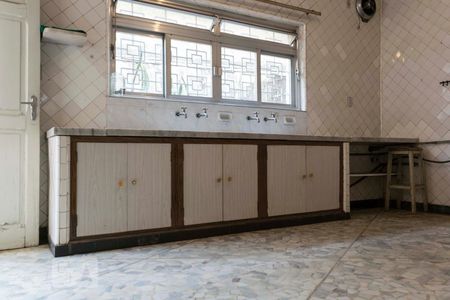 Casa à venda com 330m², 4 quartos e 2 vagas1o. Andar - Cozinha (Armários)