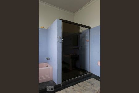 Casa à venda com 330m², 4 quartos e 2 vagas2o. Andar - Banheiro (Chuveiro)