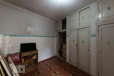 Casa à venda com 330m², 4 quartos e 2 vagasQuarto de serviço