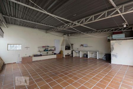 Casa à venda com 330m², 4 quartos e 2 vagasChurrasqueira e Forno de Pizza