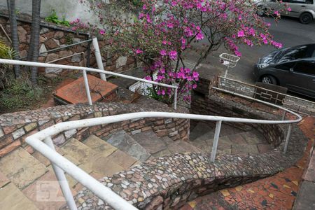 Casa à venda com 330m², 4 quartos e 2 vagasEntrada (Escadas)