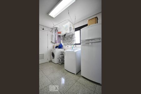 Apartamento para alugar com 340m², 4 quartos e 5 vagas Apartamento para alugar com 340m², 4 quartos e 5 vagasÁrea de serviço