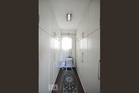 Apartamento para alugar com 340m², 4 quartos e 5 vagas Apartamento para alugar com 340m², 4 quartos e 5 vagasArmário da suíte 4