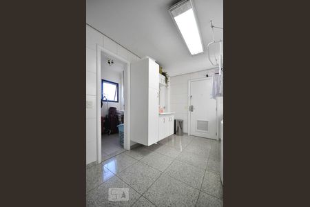 Apartamento para alugar com 340m², 4 quartos e 5 vagas Apartamento para alugar com 340m², 4 quartos e 5 vagasÁrea de serviço