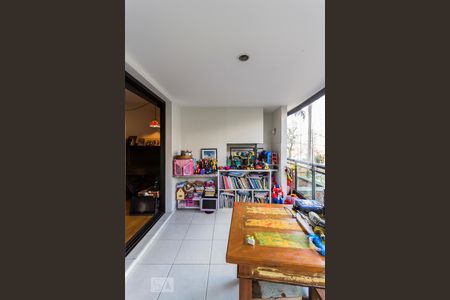 Sacada de apartamento à venda com 4 quartos, 177m² em Vila Anglo Brasileira, São Paulo