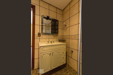 Casa para alugar com 355m², 5 quartos e 7 vagasBanheiro Suíte 