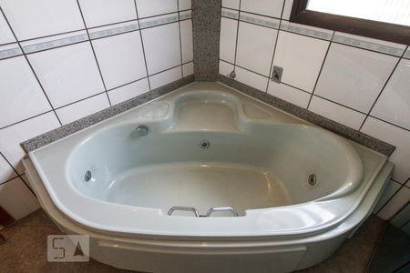 Casa para alugar com 355m², 5 quartos e 7 vagasBanheira do Banheiro Suíte 4 