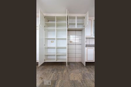 Casa para alugar com 355m², 5 quartos e 7 vagasArmários Cozinha 