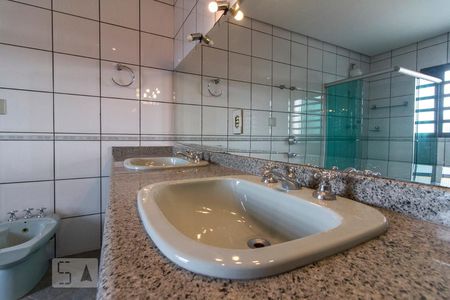 Casa para alugar com 355m², 5 quartos e 7 vagasPias do Banheiro Suíte 4 