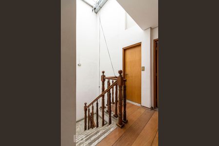 Casa para alugar com 355m², 5 quartos e 7 vagasHall dos Quartos e Banheiro 