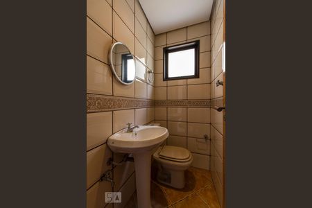 Casa para alugar com 355m², 5 quartos e 7 vagasBanheiro de Serviço 