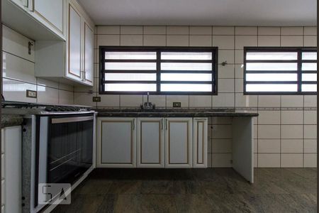 Casa para alugar com 355m², 5 quartos e 7 vagasCozinha 