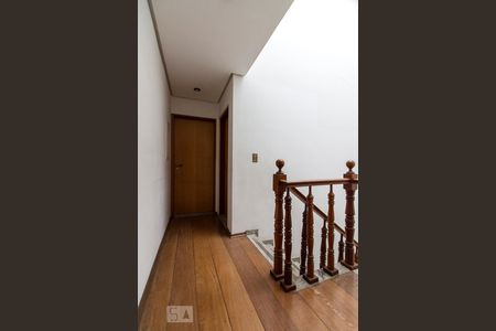 Casa para alugar com 355m², 5 quartos e 7 vagasHall dos Quartos e Banheiro 