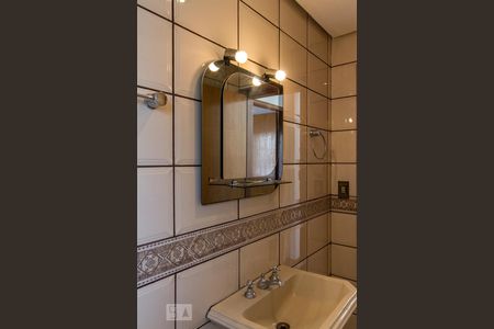 Casa para alugar com 355m², 5 quartos e 7 vagasEspelho do Banheiro Social 