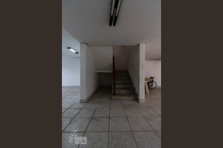 Casa para alugar com 355m², 5 quartos e 7 vagasEscadas de Acesso a Sala e Quartos 