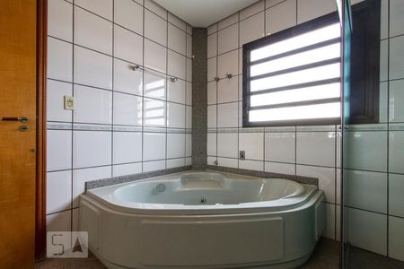 Casa para alugar com 355m², 5 quartos e 7 vagasBanheira do Banheiro Suíte 4 