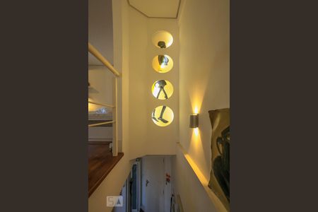 Escada Detalhe de apartamento para alugar com 1 quarto, 67m² em Pinheiros, São Paulo