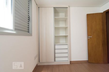 Apartamento à venda com 180m², 3 quartos e 2 vagasQuarto 2