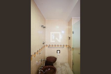 Apartamento à venda com 211m², 2 quartos e 2 vagas Apartamento à venda com 211m², 2 quartos e 2 vagasBanheiro suíte 2