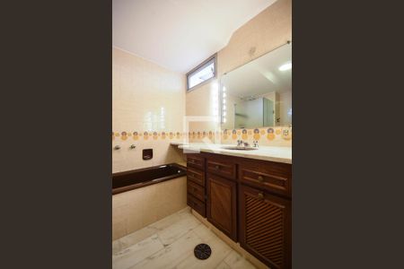 Apartamento à venda com 211m², 2 quartos e 2 vagas Apartamento à venda com 211m², 2 quartos e 2 vagasBanheiro suíte 2