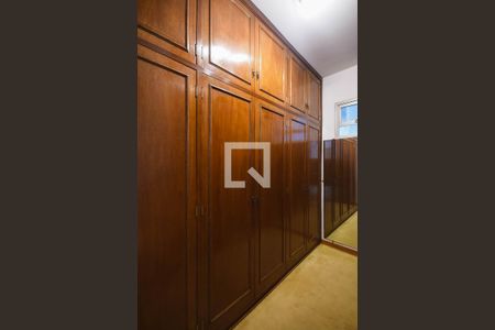 Apartamento à venda com 211m², 2 quartos e 2 vagas Apartamento à venda com 211m², 2 quartos e 2 vagasArmário da suíte 2