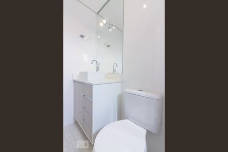 Banheiro de apartamento para alugar com 1 quarto, 40m² em Vila Diva (zona Norte), São Paulo