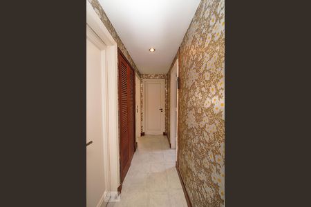 Apartamento à venda com 150m², 3 quartos e 1 vaga Apartamento à venda com 150m², 3 quartos e 1 vagaCorredor.