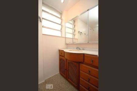 Apartamento à venda com 150m², 3 quartos e 1 vaga Apartamento à venda com 150m², 3 quartos e 1 vagaBanheiro Suite.