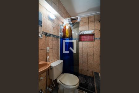 Banheiro de casa de condomínio para alugar com 1 quarto, 16m² em Fátima, Niterói