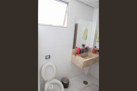 Apartamento à venda com 84m², 2 quartos e 1 vaga Apartamento à venda com 84m², 2 quartos e 1 vagaBanheiro social