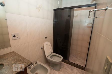 Apartamento para alugar com 105m², 3 quartos e 1 vaga Apartamento para alugar com 105m², 3 quartos e 1 vagaBanheiro da suíte