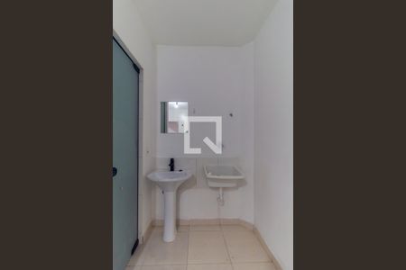 Banheiro de kitnet/studio para alugar com 1 quarto, 18m² em Jardim Independência, São Paulo