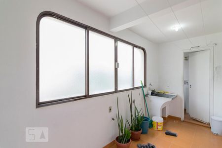 Apartamento à venda com 140m², 3 quartos e 2 vagas Apartamento à venda com 140m², 3 quartos e 2 vagasÁrea de Serviço