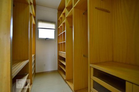 Apartamento à venda com 140m², 4 quartos e 3 vagasCloset Suite 2