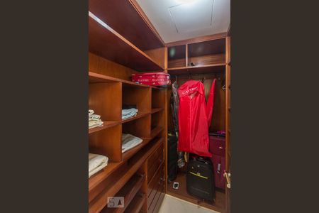 Apartamento à venda com 350m², 4 quartos e 4 vagas Apartamento à venda com 350m², 4 quartos e 4 vagasCloset