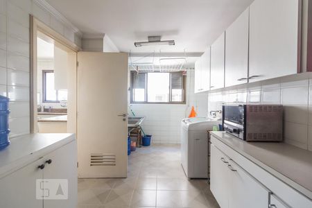 Apartamento à venda com 350m², 4 quartos e 4 vagas Apartamento à venda com 350m², 4 quartos e 4 vagasLavanderia