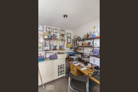 Apartamento à venda com 350m², 4 quartos e 4 vagas Apartamento à venda com 350m², 4 quartos e 4 vagasQuarto de serviço