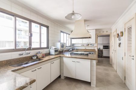 Apartamento à venda com 350m², 4 quartos e 4 vagas Apartamento à venda com 350m², 4 quartos e 4 vagasCozinha