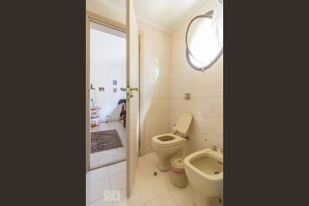 Apartamento à venda com 350m², 4 quartos e 4 vagas Apartamento à venda com 350m², 4 quartos e 4 vagasBanheiro da suite 2