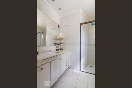 Apartamento à venda com 350m², 4 quartos e 4 vagas Apartamento à venda com 350m², 4 quartos e 4 vagasBanheiro da Suite 1