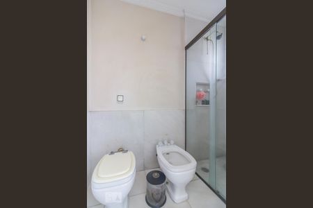 Apartamento à venda com 350m², 4 quartos e 4 vagas Apartamento à venda com 350m², 4 quartos e 4 vagasBanheiro da Suite 4