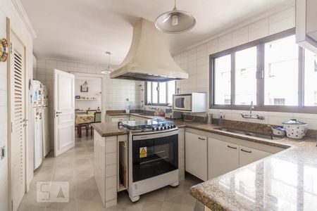 Apartamento à venda com 350m², 4 quartos e 4 vagas Apartamento à venda com 350m², 4 quartos e 4 vagasCozinha