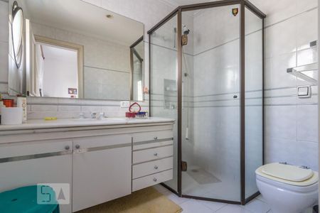 Apartamento à venda com 350m², 4 quartos e 4 vagas Apartamento à venda com 350m², 4 quartos e 4 vagasBanheiro da Suite 3