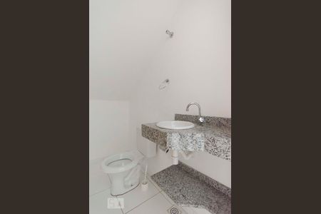 Lavabp de casa de condomínio para alugar com 2 quartos, 67m² em Vila Nivi, São Paulo