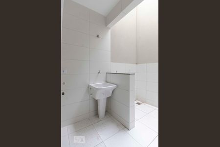 Lavanderia de casa de condomínio para alugar com 2 quartos, 67m² em Vila Nivi, São Paulo