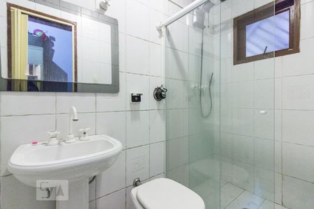 Banheiro Suite de casa para alugar com 2 quartos, 85m² em Parque Peruche, São Paulo