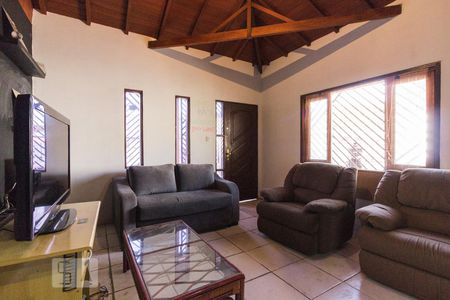 Sala de casa para alugar com 2 quartos, 85m² em Parque Peruche, São Paulo