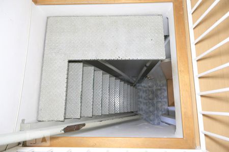 Casa à venda com 160m², 3 quartos e 3 vagas Casa à venda com 160m², 3 quartos e 3 vagasSótão