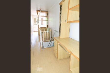 Casa à venda com 160m², 3 quartos e 3 vagas Casa à venda com 160m², 3 quartos e 3 vagasSótão