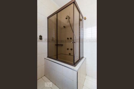 Casa à venda com 375m², 4 quartos e 2 vagasBanheiro suíte 2